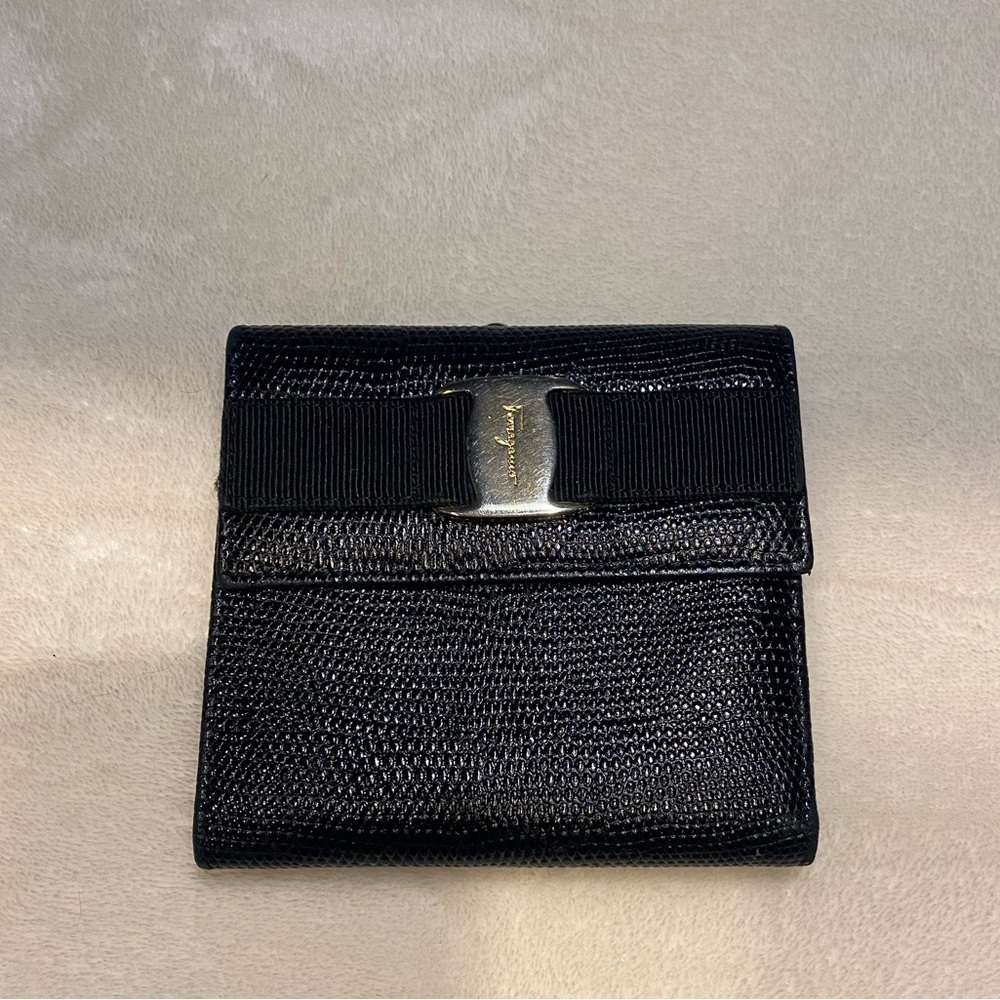 Salvatore Ferragamo Vintage Vara Bow Compact Wallet with Kiss Lock - Picture 3 of 17